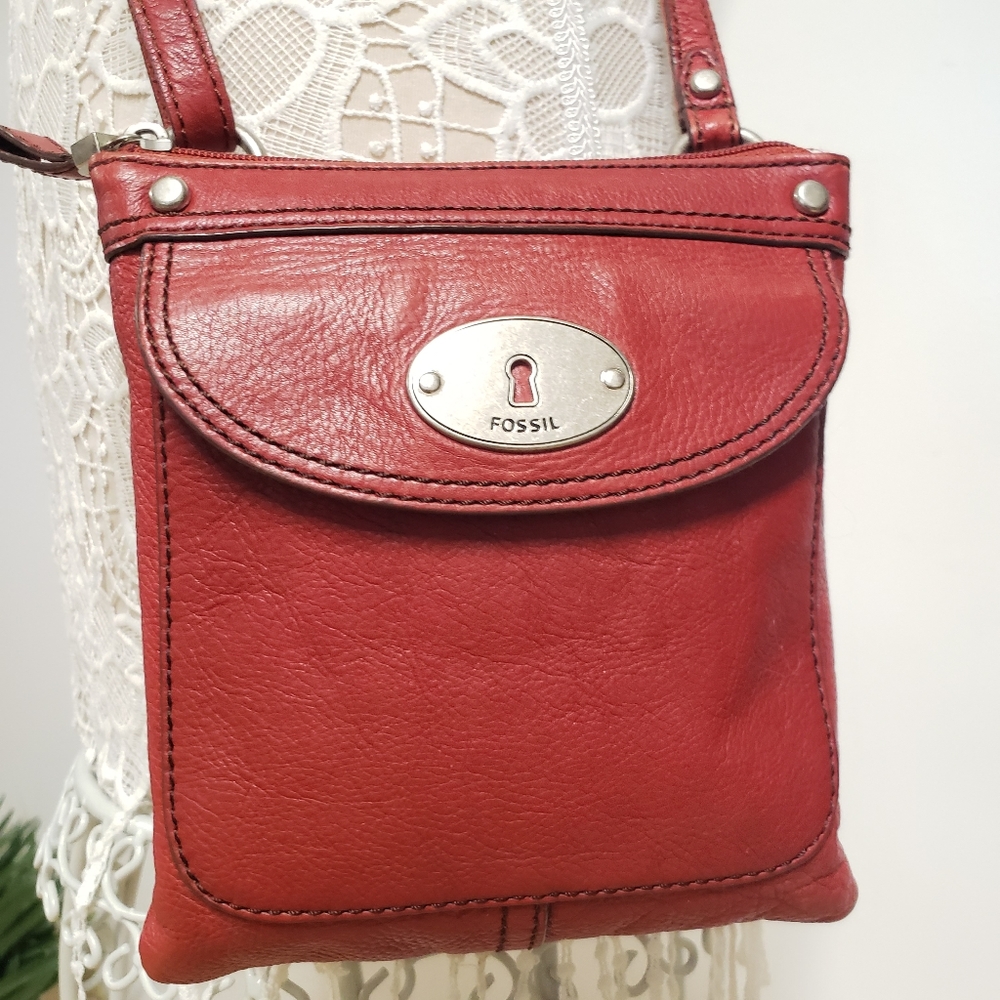 EUC Fossil Maddox Mini Red Pebbled Leather Crossbody